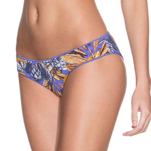 NWT Maaji Top (Sm) & Bottom (Med) Bikini Set - Picture 6 of 8